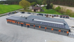 Hala produkcyjna z biurowcem