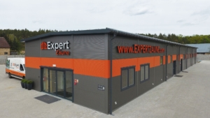 Hala produkcyjna z biurowcem