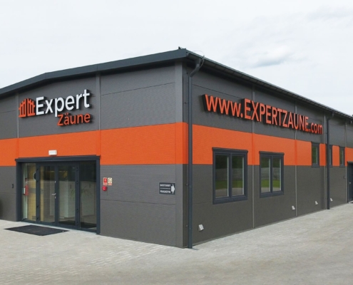 Hala produkcyjna z biurowcem