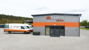 Hala produkcyjna z biurowcem