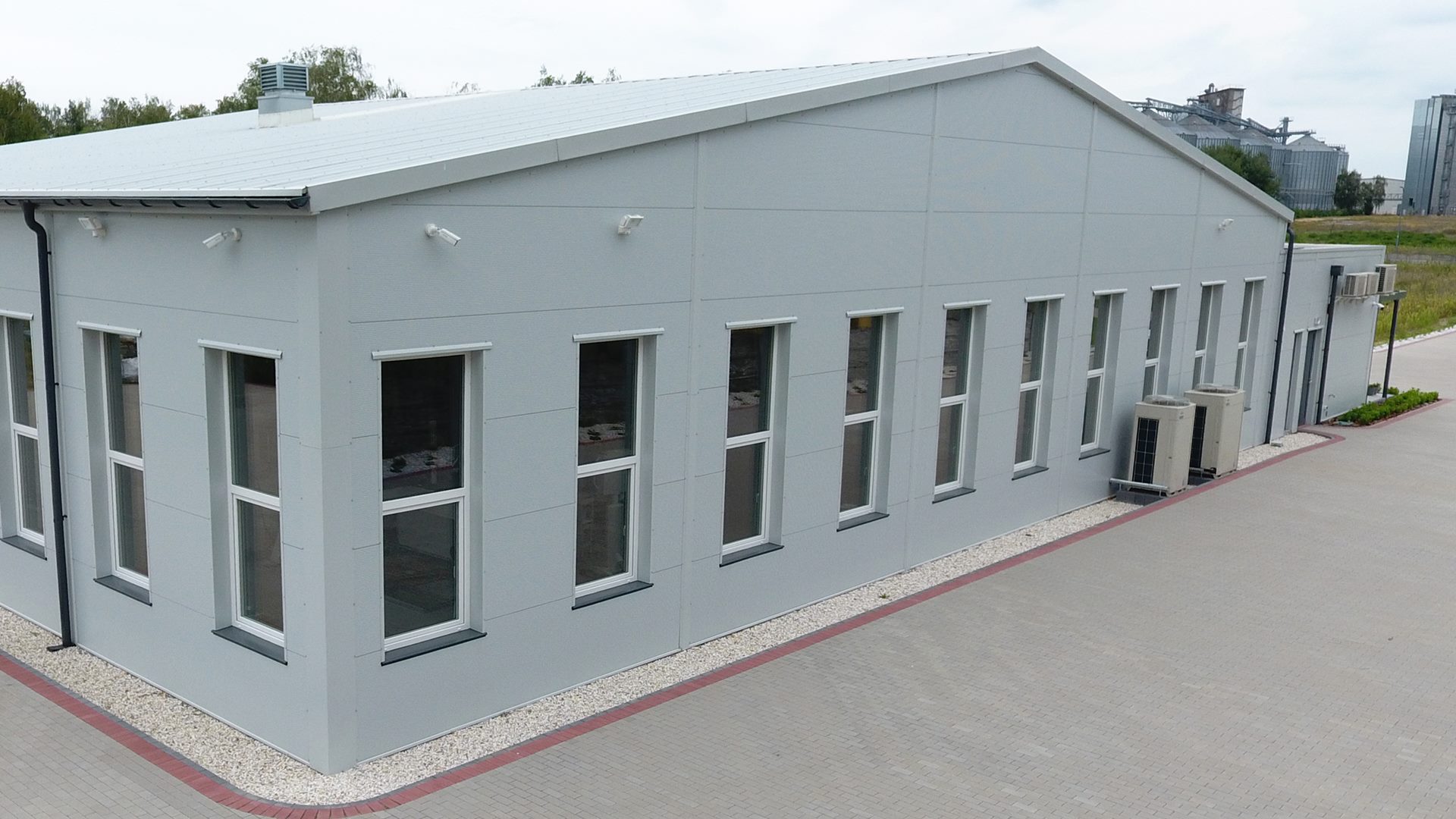 Hala usługowa z biurem