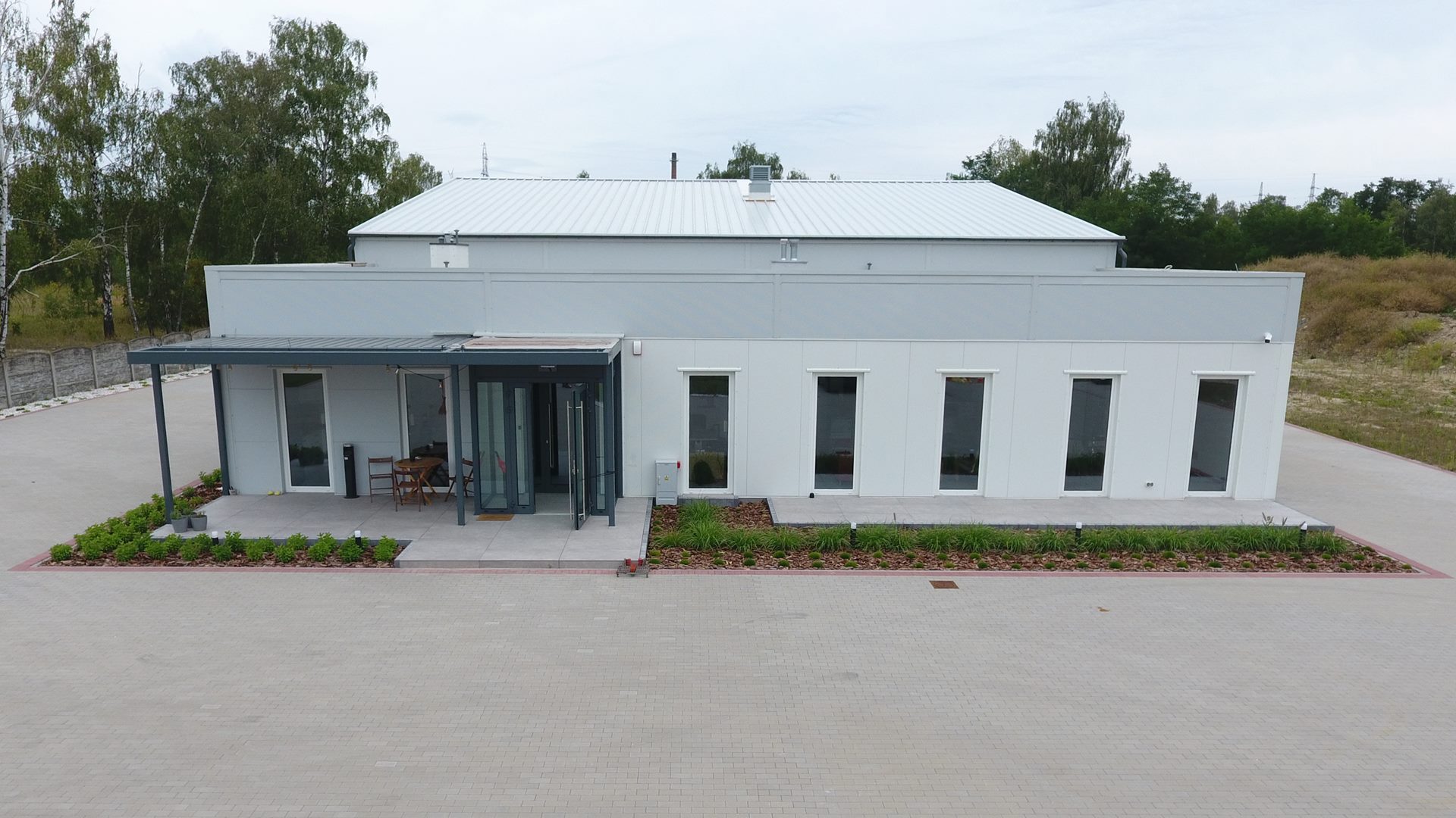 Hala usługowa z biurem