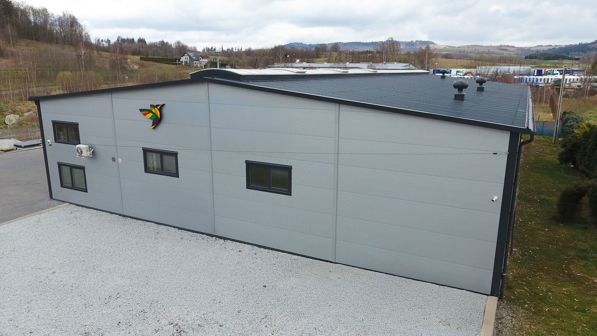 Hala produkcyjna z biurem