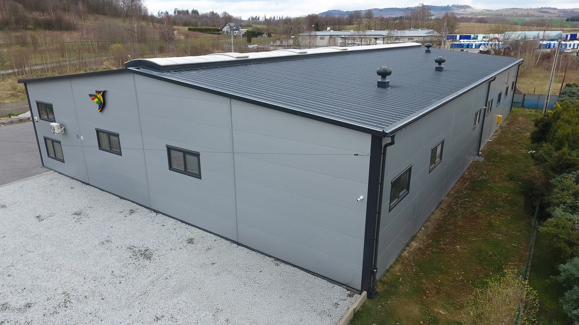 Hala produkcyjna z biurem