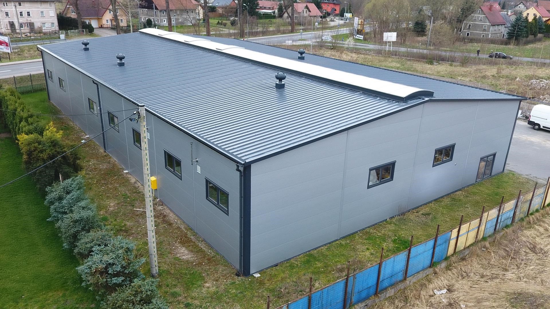 Hala produkcyjna z biurem