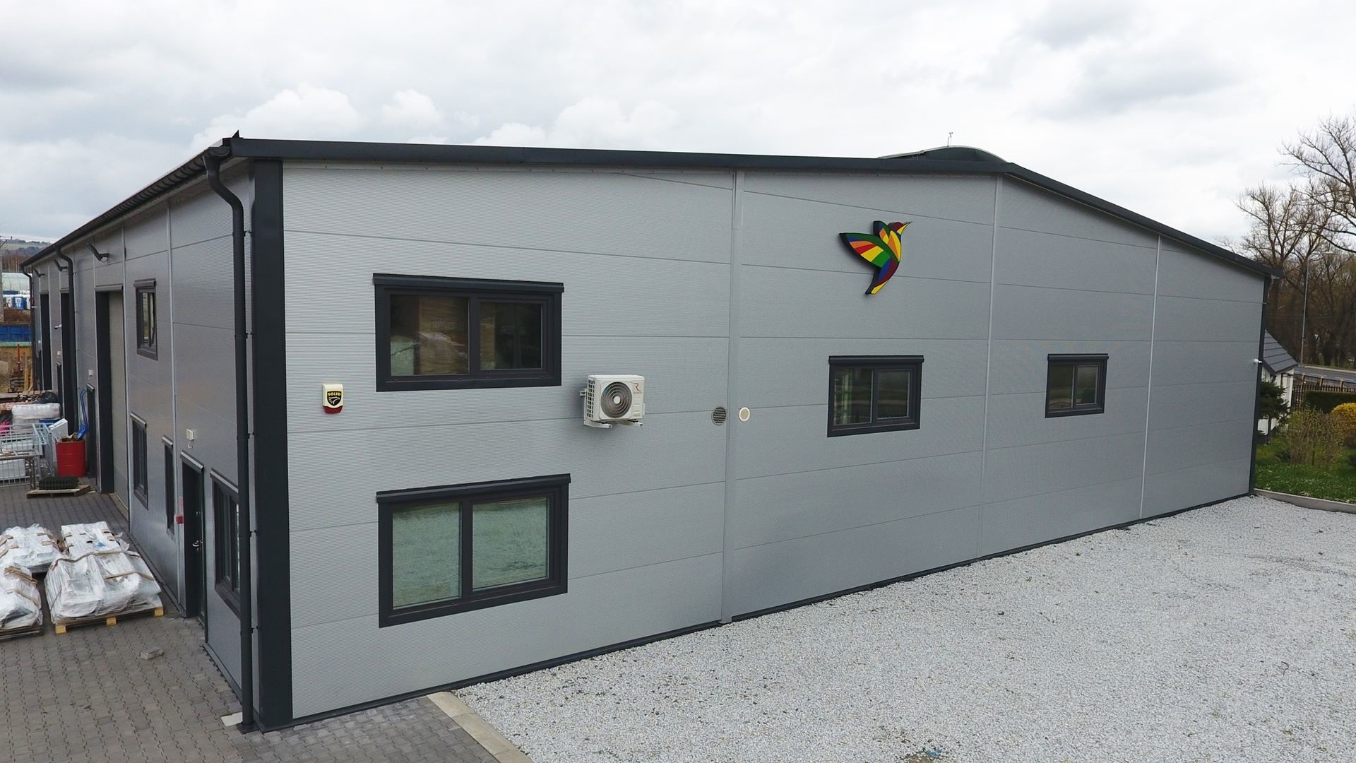 Hala produkcyjna z biurem