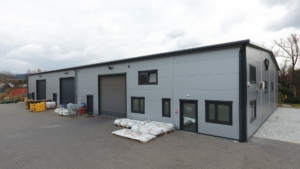 Hala produkcyjna z biurem