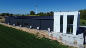 Hala produkcyjna z biurowcem