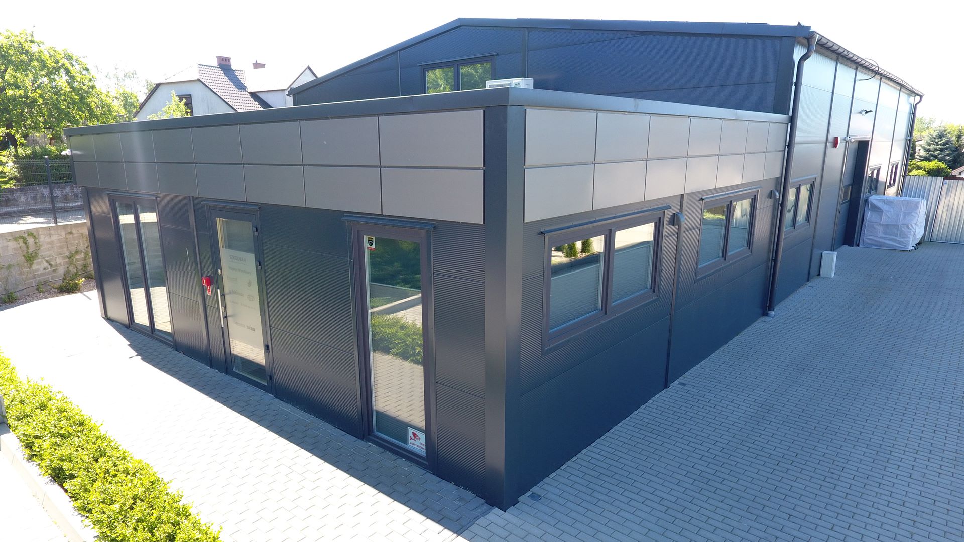 Hala magazynowa z biurem Hala magazynowa z biurem